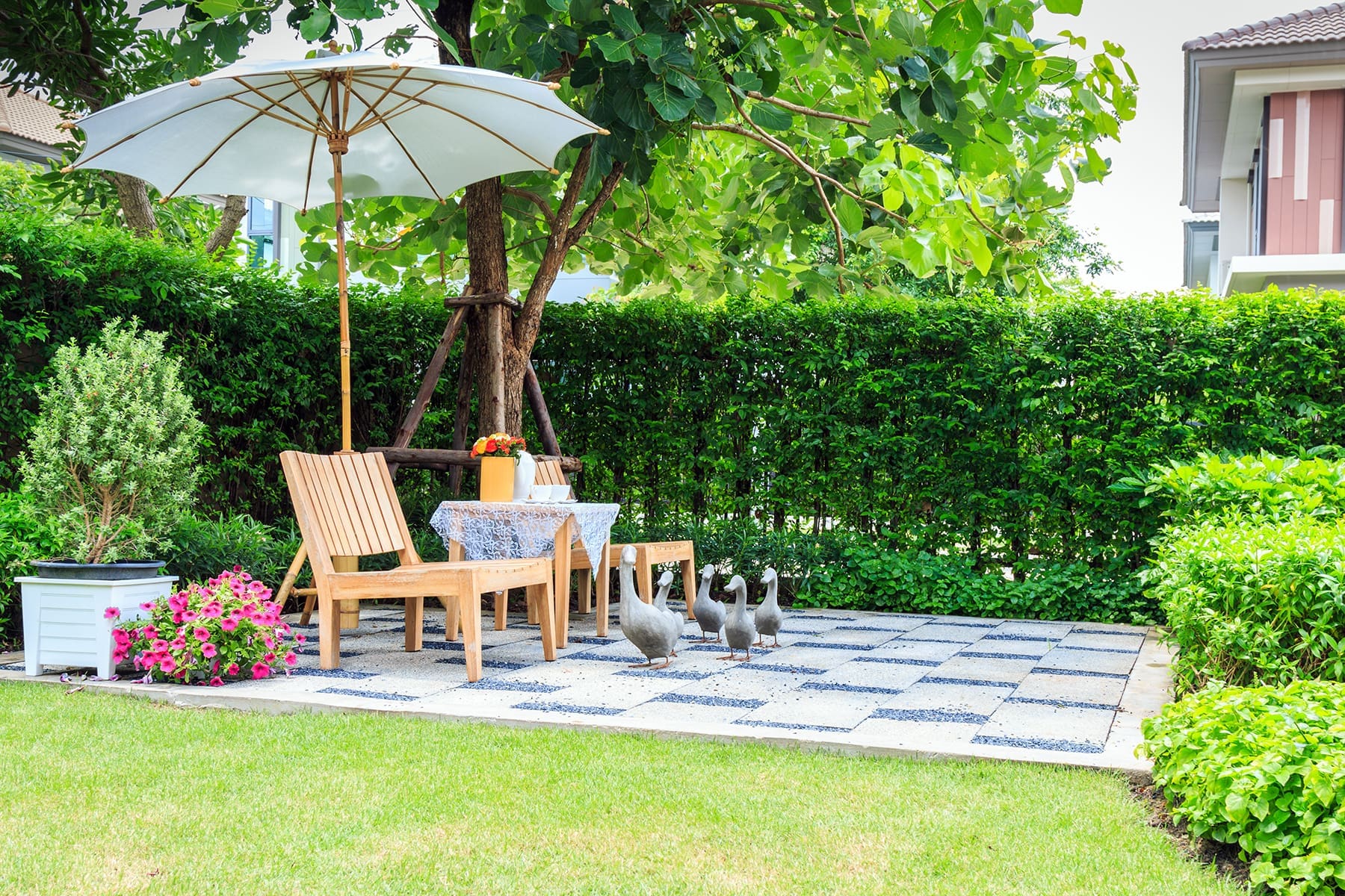 A Reno Landscape using hardscape Reno that has been integrated by hardscape pavers near me. 